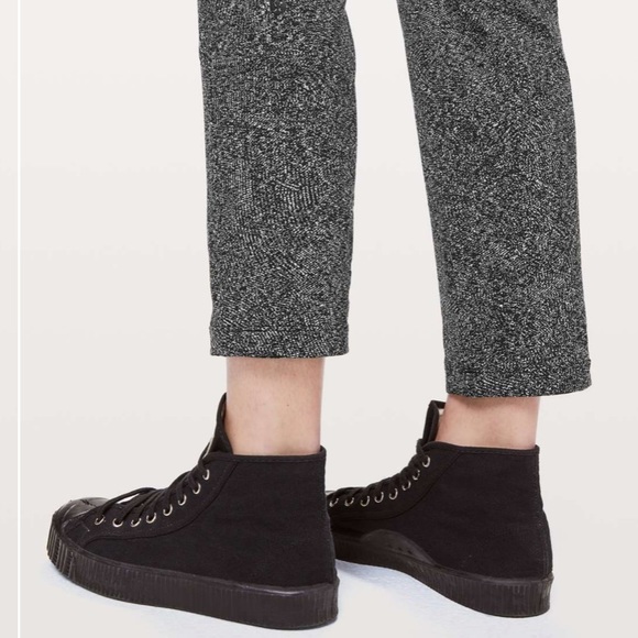 Lululemon On The Fly Pant in Feathered Jacquard Black White Black Size 4 - Picture 3 of 11